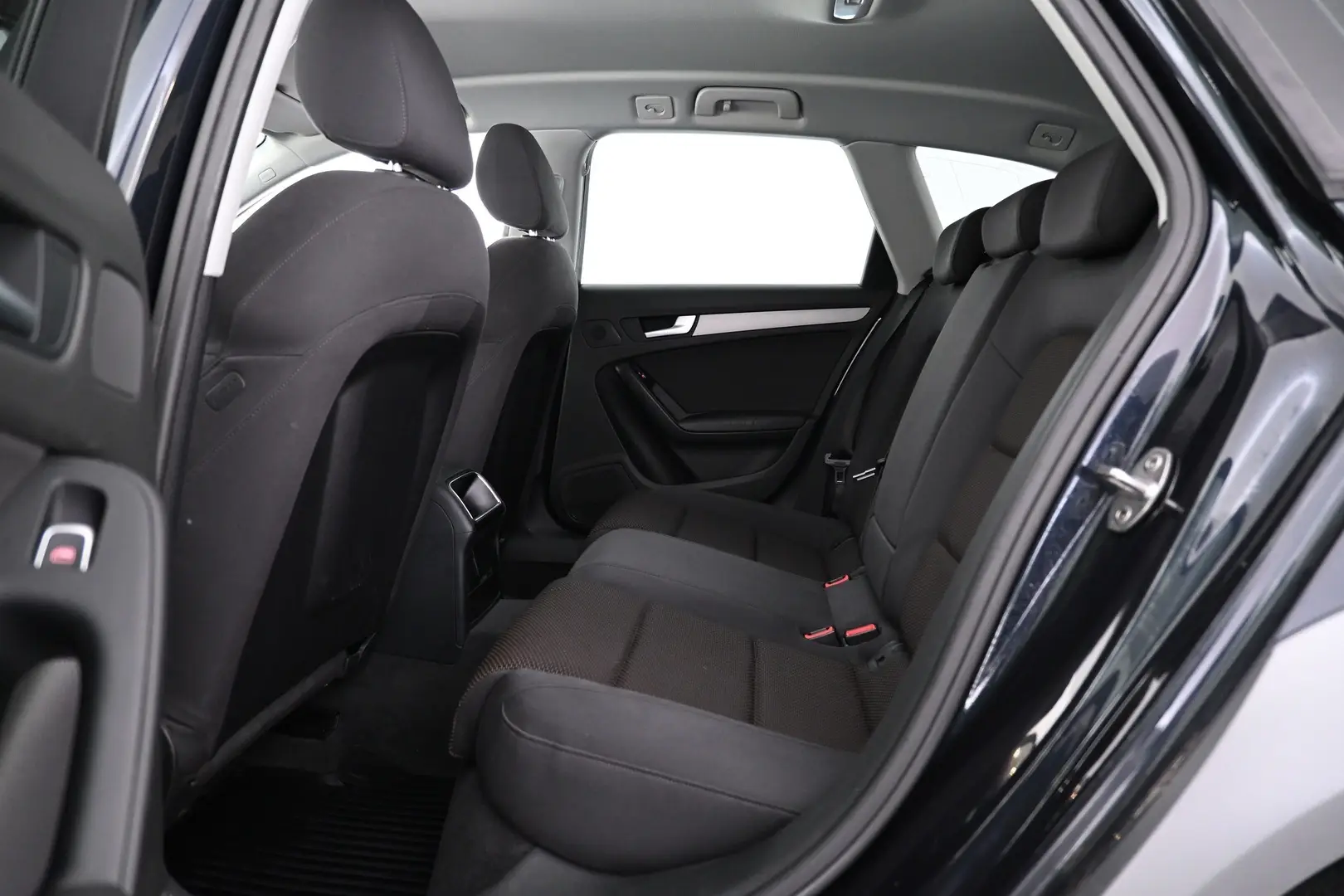 Car Image - 4du8Q3XbghQKaUuiHHjuoT