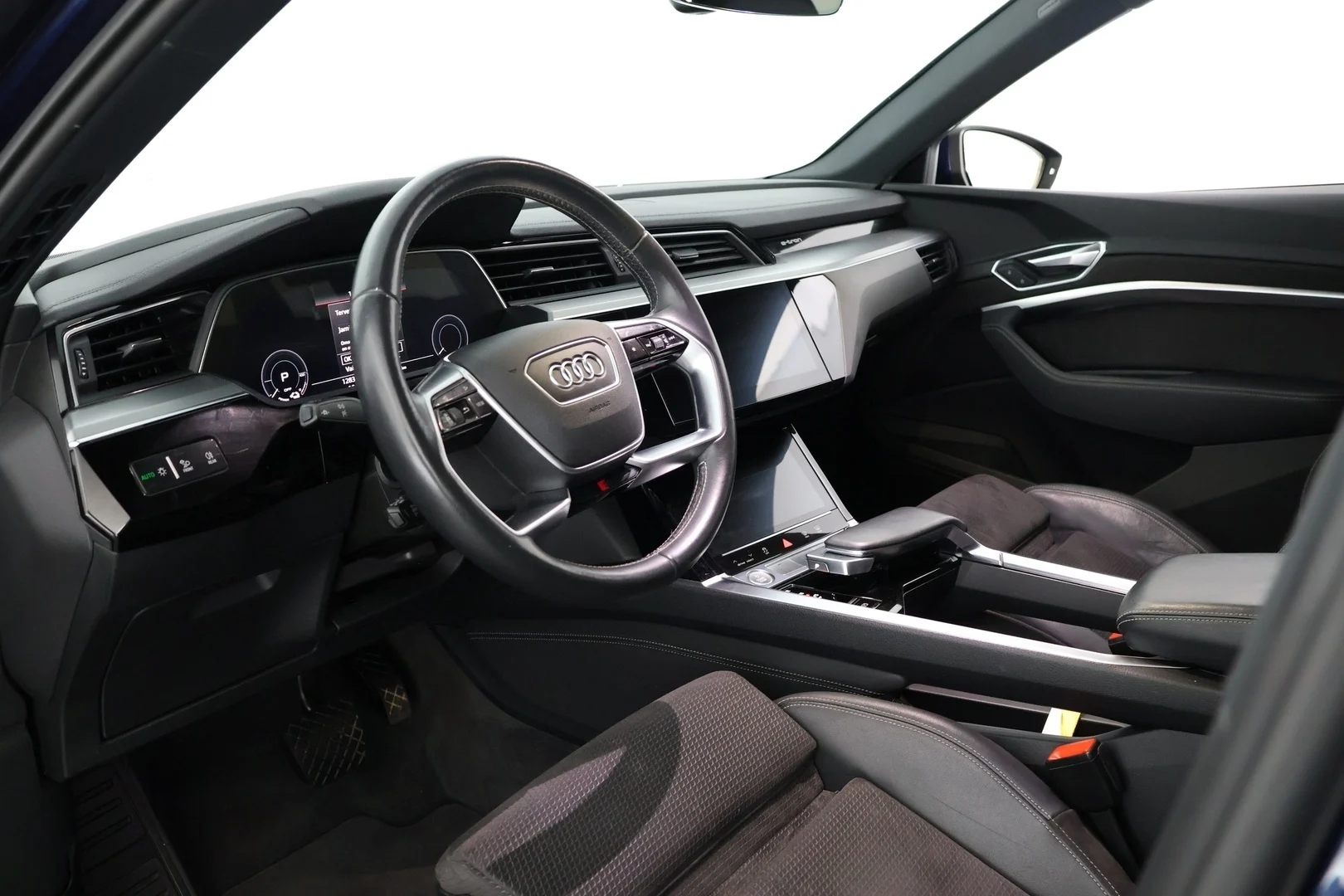 Car Image - 6ugXLCXdl5sfHLJXHmnD7C