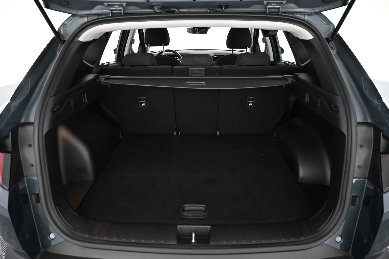 Car Image - 6CtvPAOGkYURbCcYCz03V2
