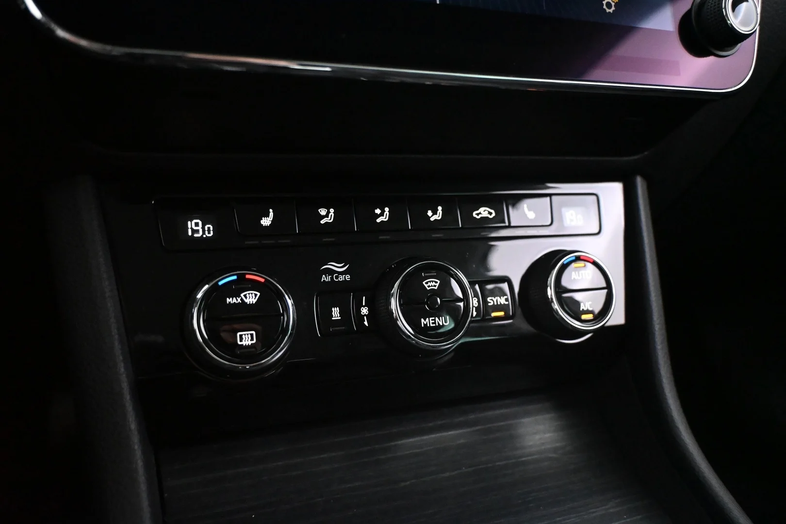 Car Image - 4l6YiS1ywvjkikTaTvpOq8