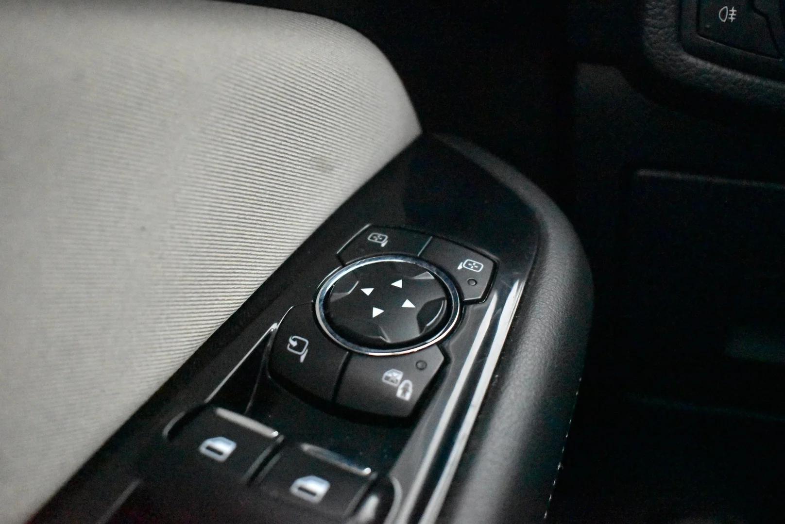 Car Image - 3mM3qLM4ar0ttZ15BgMBwk