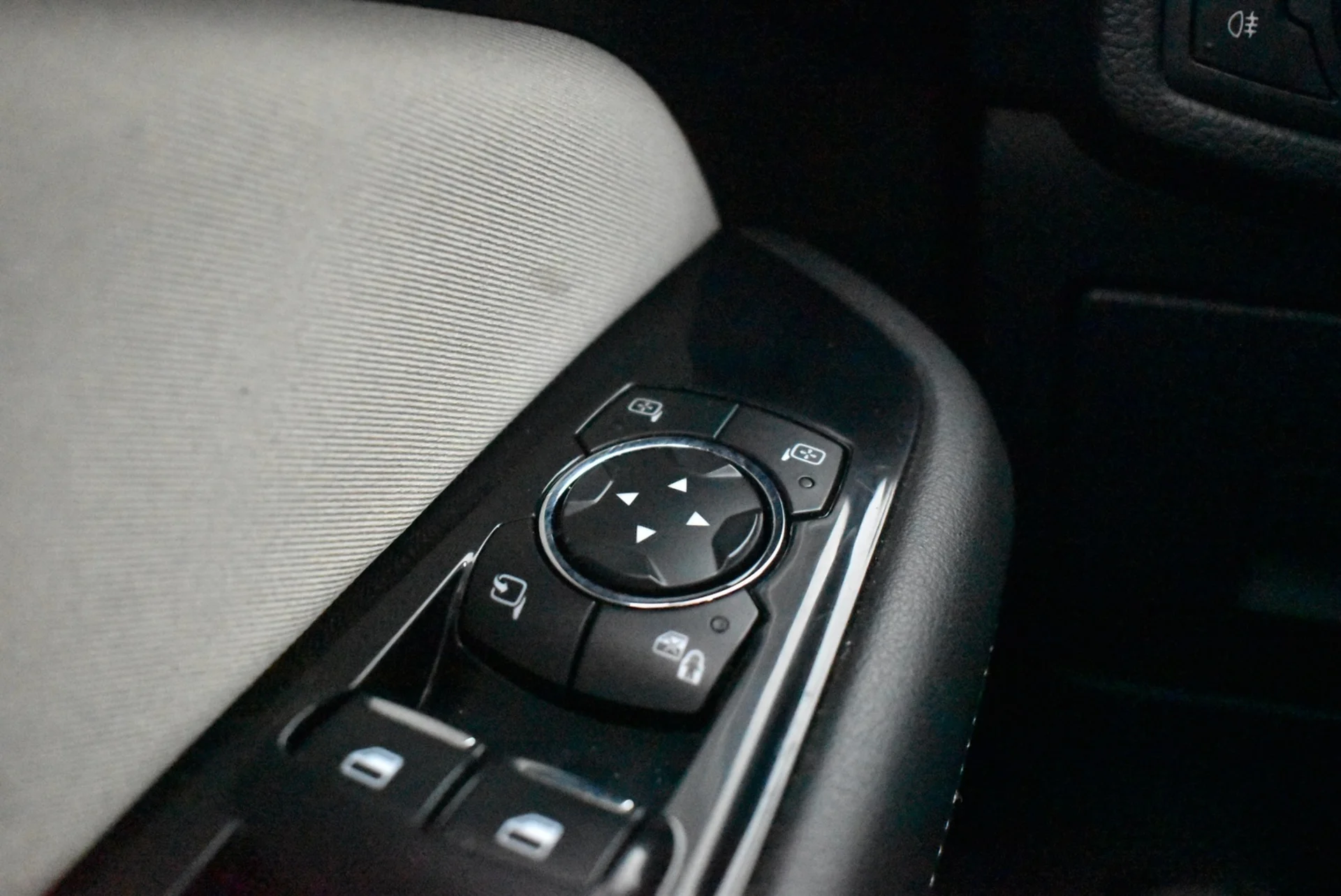 Car Image - 3mM3qLM4ar0ttZ15BgMBwk