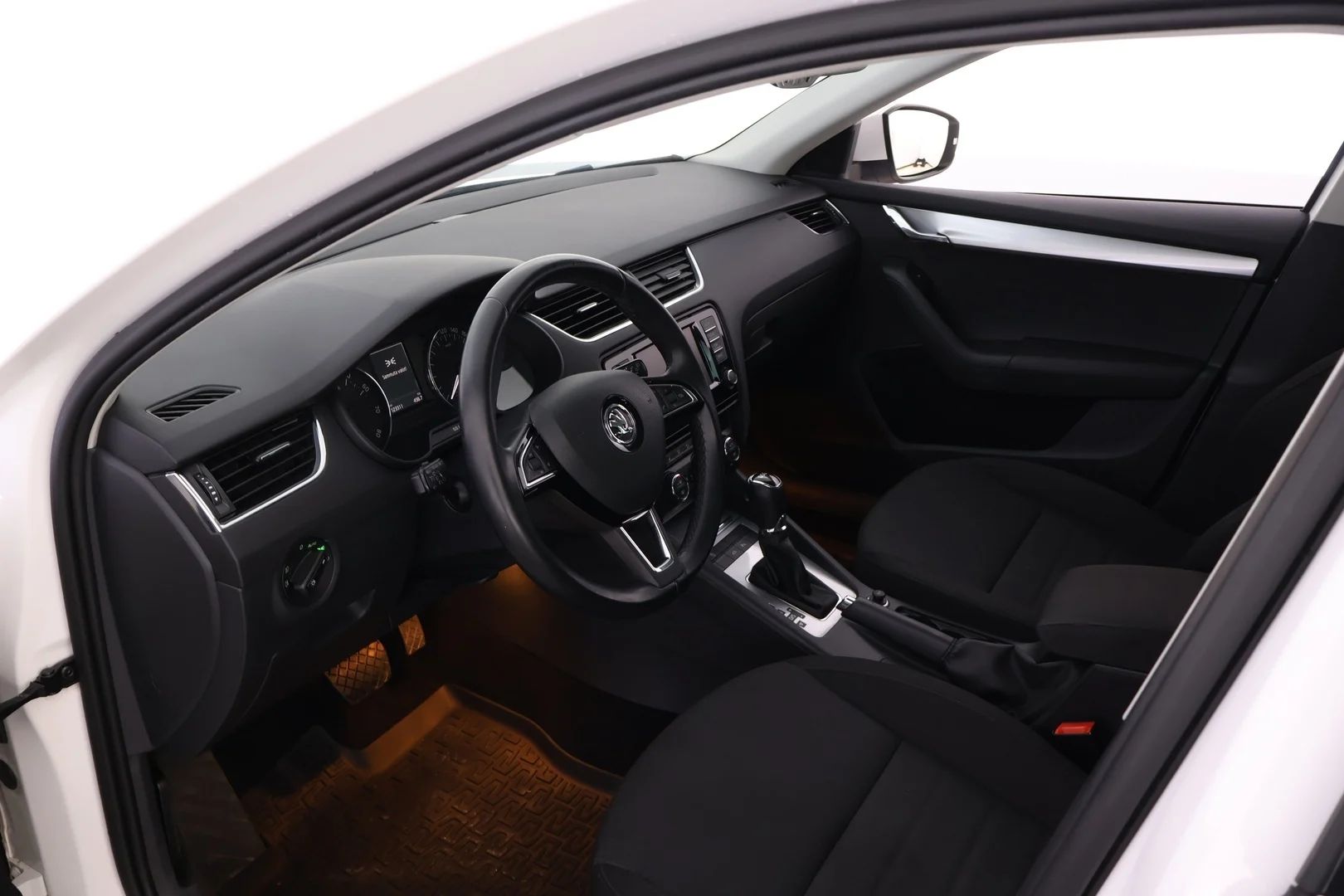 Car Image - 3Rh599TugjcYbkDwq4RJGG