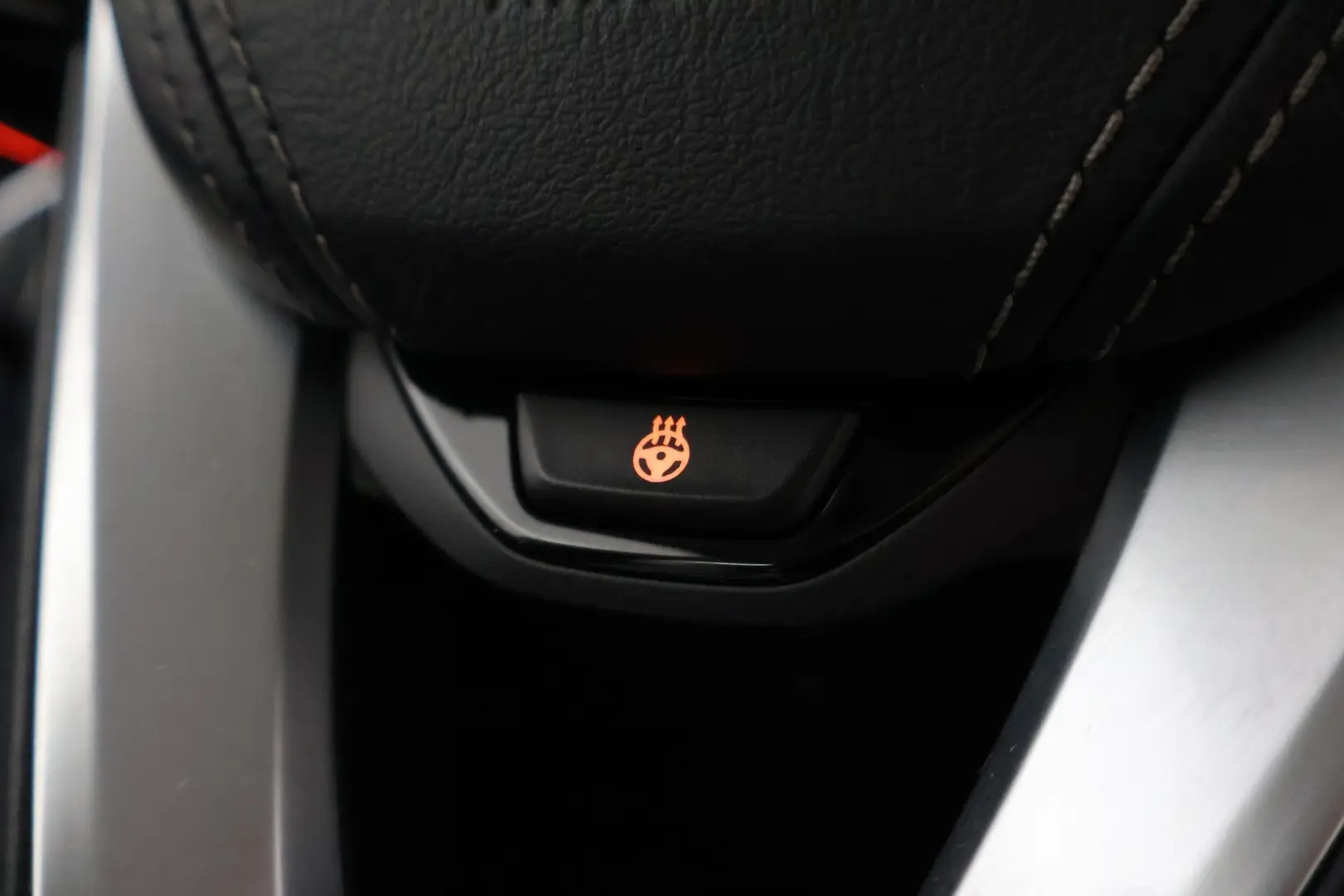 Car Image - 6tbKGmFcXYVzY8q3CuGAIF