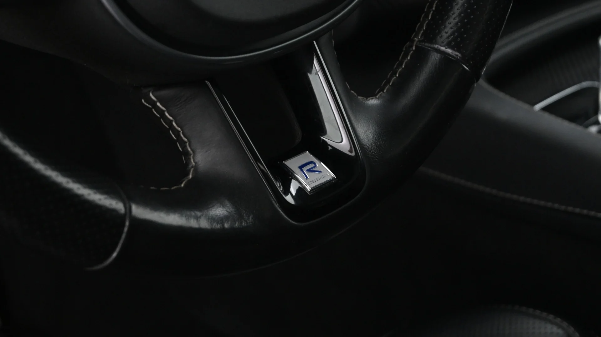 Car Image - 53QRRrm5nyxEyptJ8X46OO