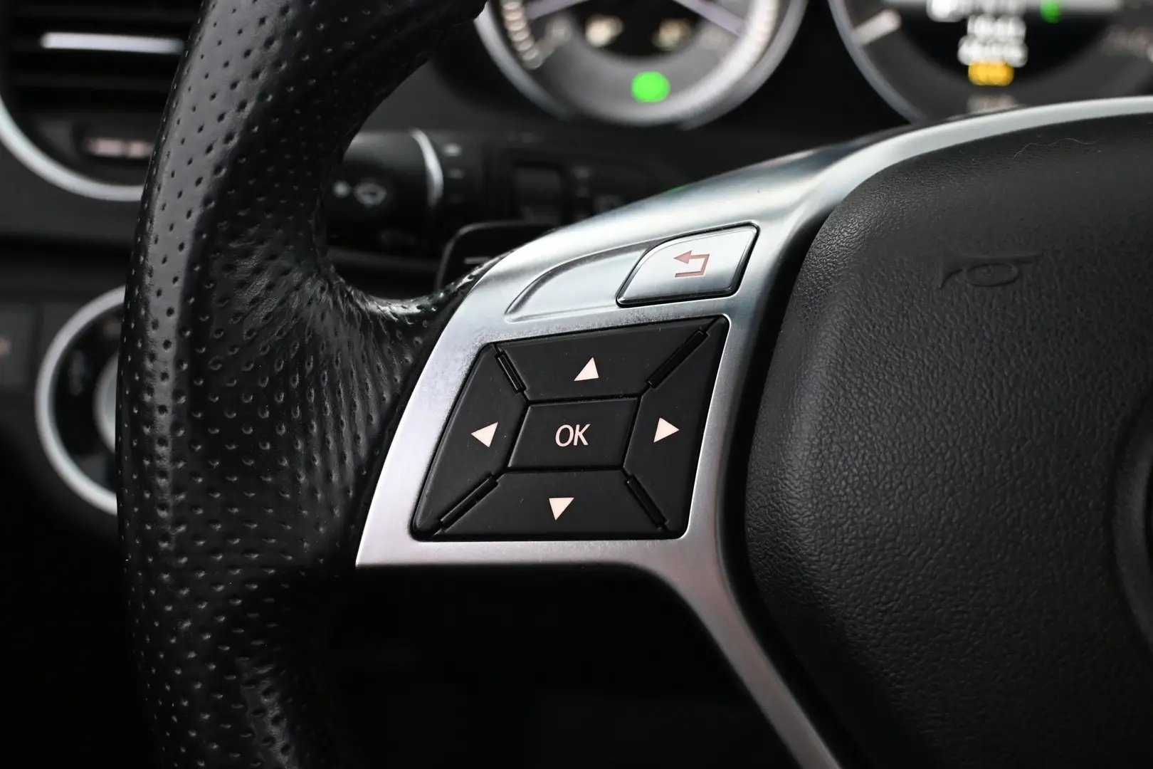 Car Image - 4wn4UNkQovGKzt0R9hqdDf