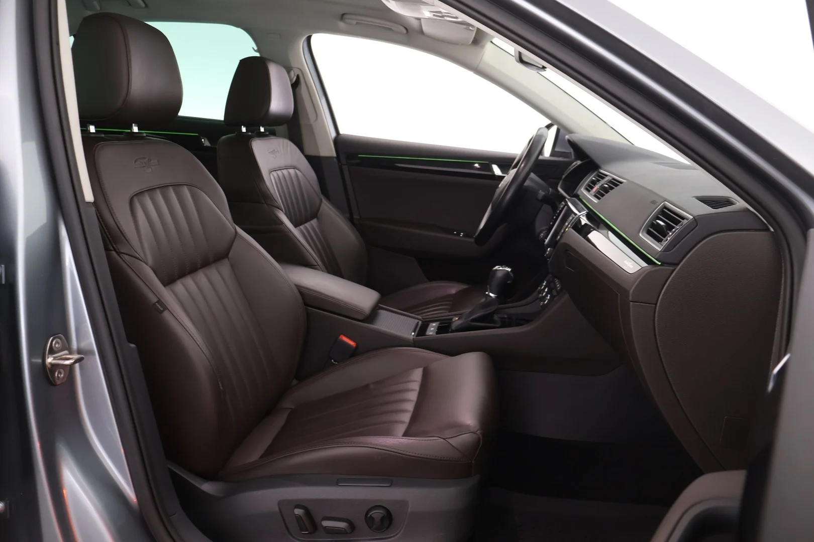 Car Image - 7i1J7vyGF02N9qBxZwgzNO