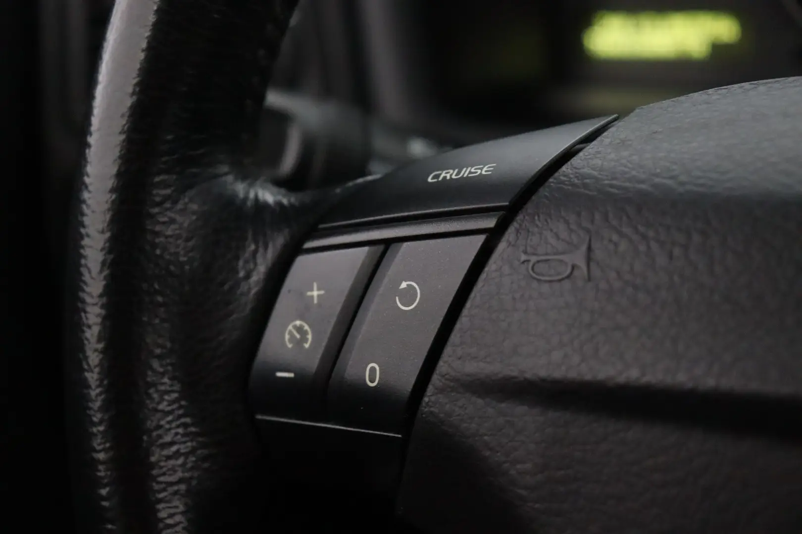 Car Image - om4SZ8IlyiaT3o0NEWvB6
