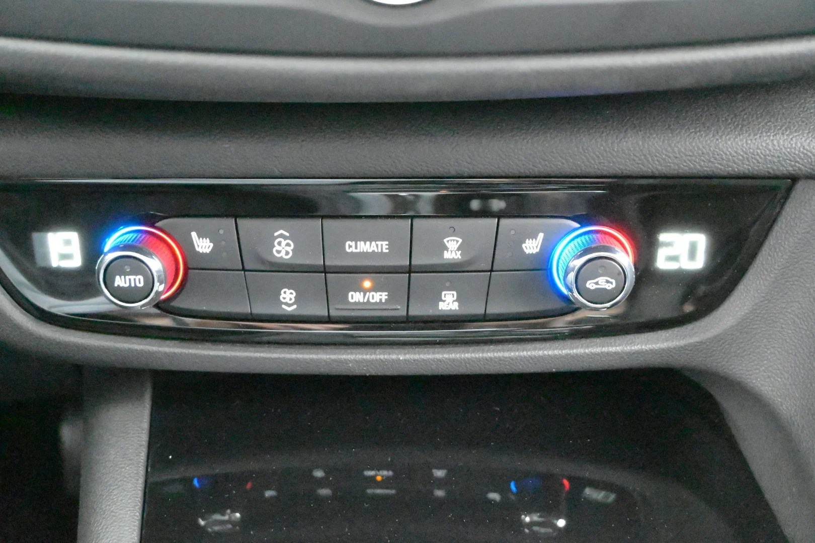 Car Image - 307thW2deAAYzTdgr2ENDo