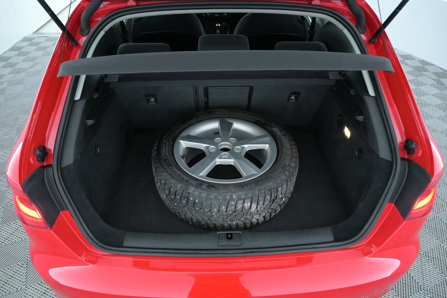 Car Image - 3xrpZ3FpwE1V2zyvA4RJN7