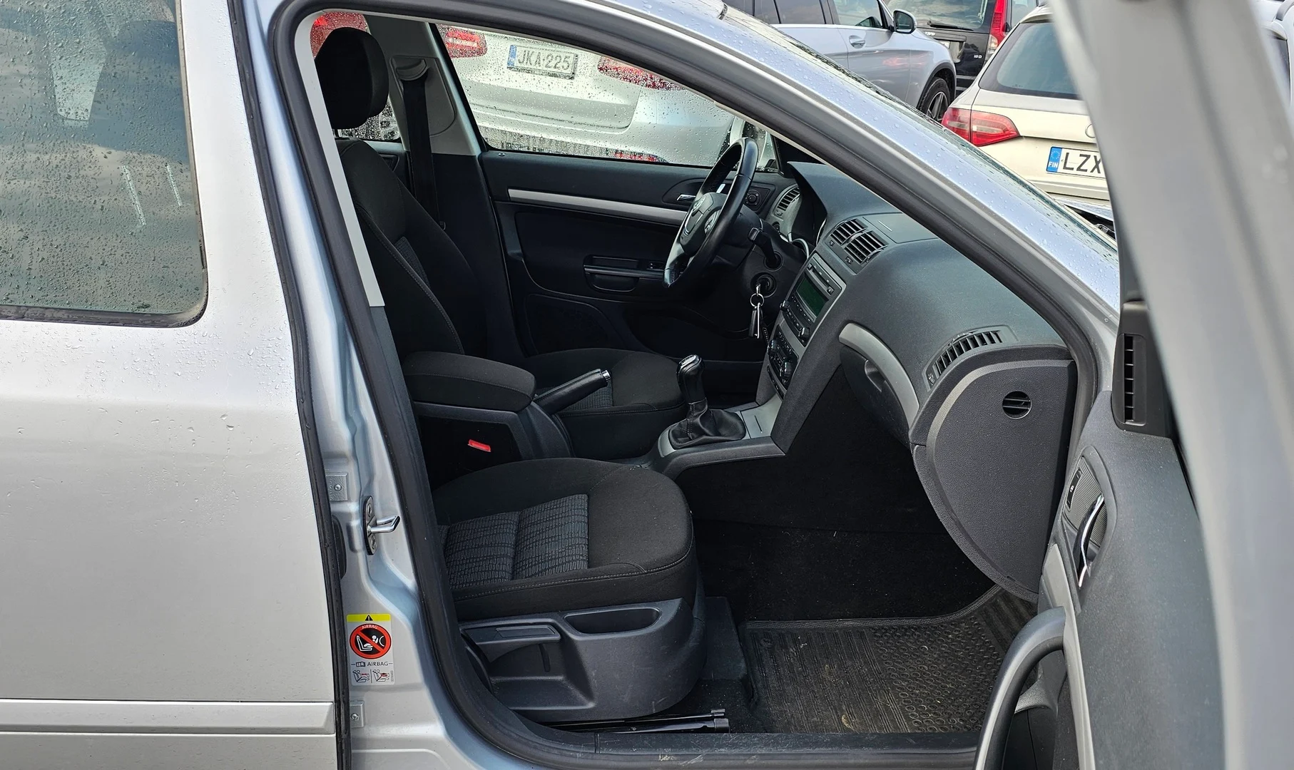 Car Image - 1Usj95LcaGuvW8ds4IYCds