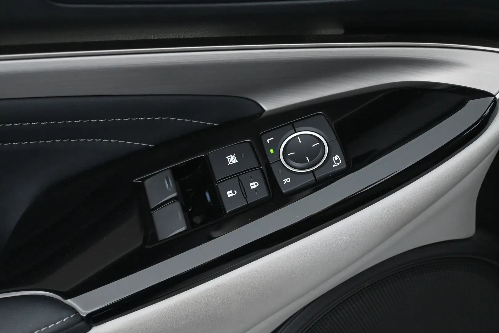 Car Image - 6kVA6FvrVDqAYJcdq6CEG1