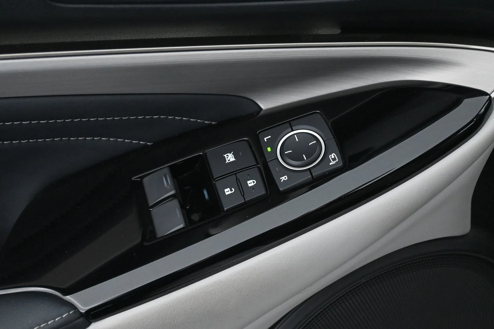 Car Image - 6kVA6FvrVDqAYJcdq6CEG1