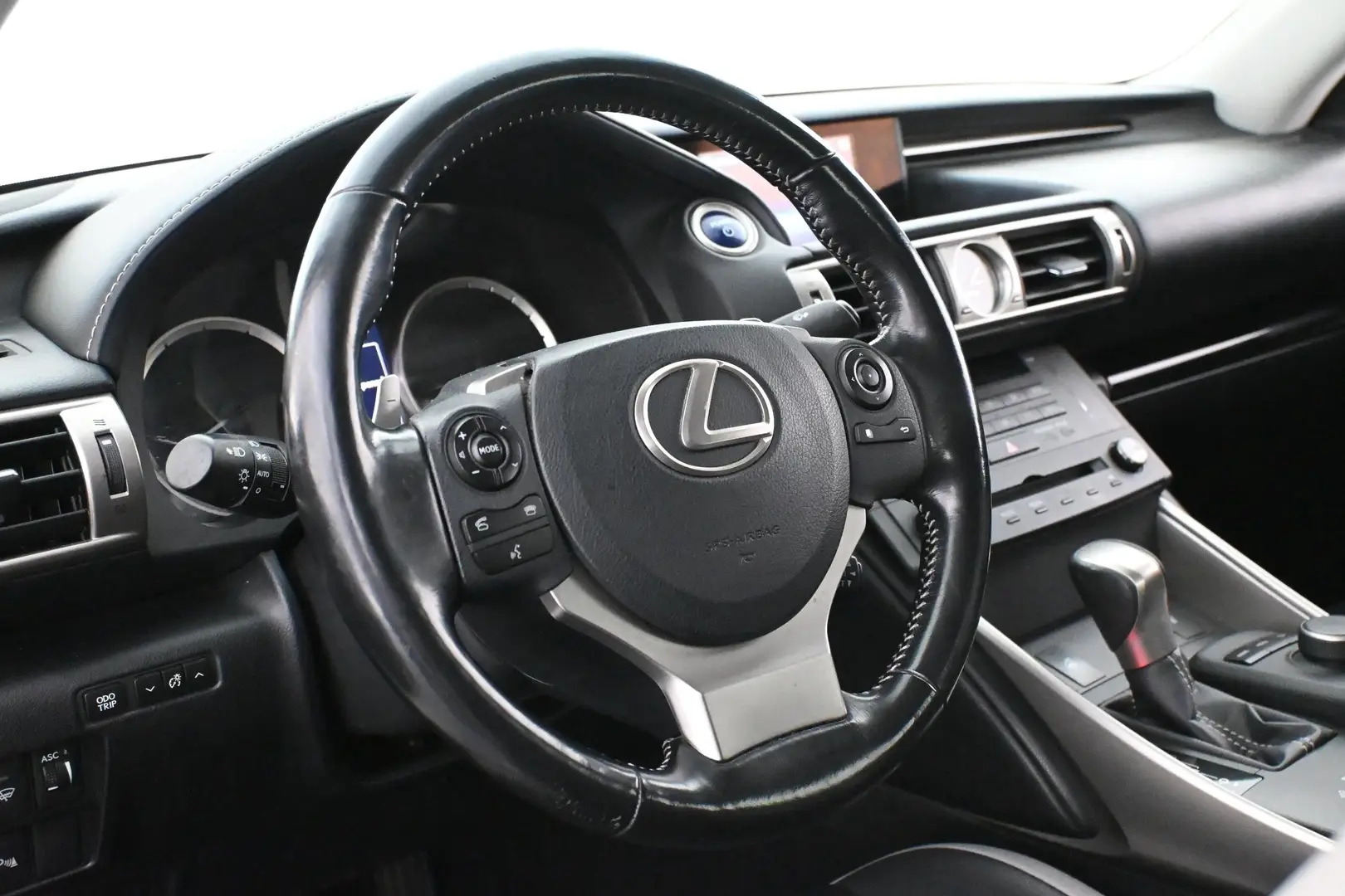 Car Image - 3rWvXhbzmb2l4UVNRs3abO
