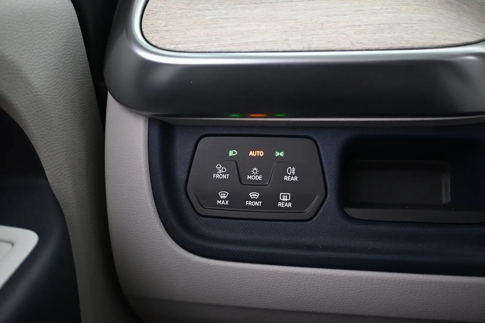 Car Image - 4wIv2Y1RNKtPKooBX0C2xs