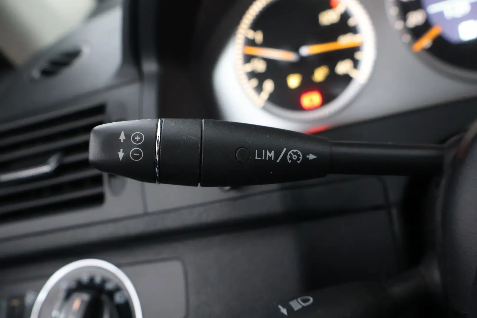 Car Image - 2NsojyfKSTP8H4wWNxiNEP