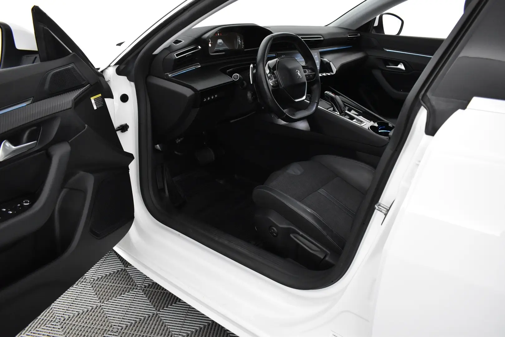 Car Image - ut5fq1Z5hH4C8EnIFZ6qM