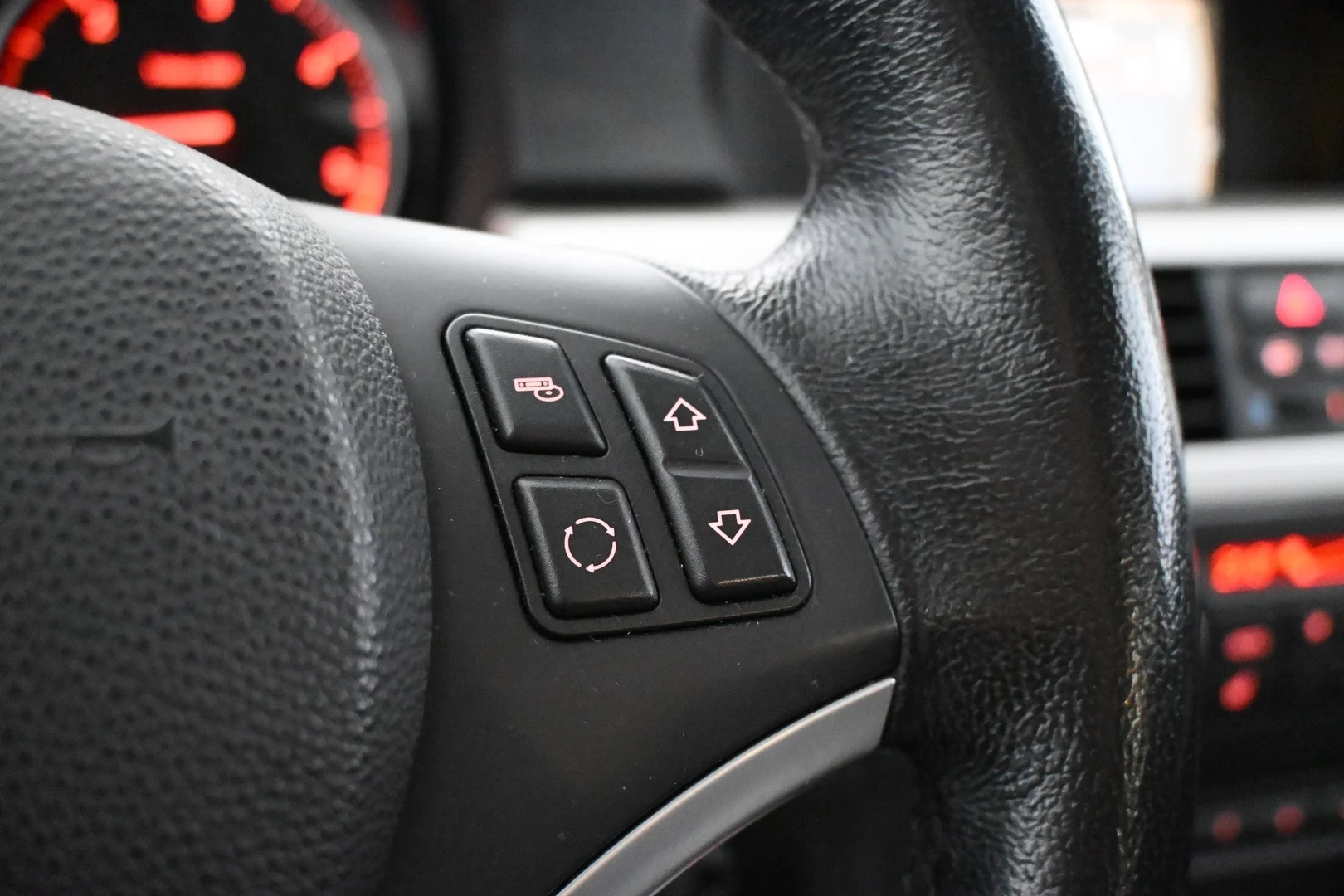 Car Image - 5WiIzuPiic4RwQ4A2IVXp
