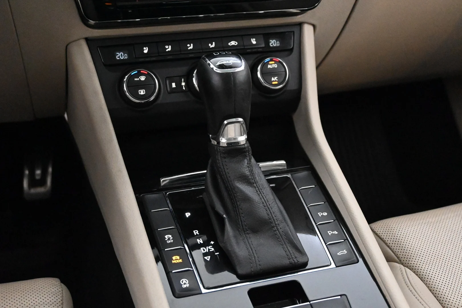 Car Image - 1OH9ZvhYfVXhF1khirKzEz