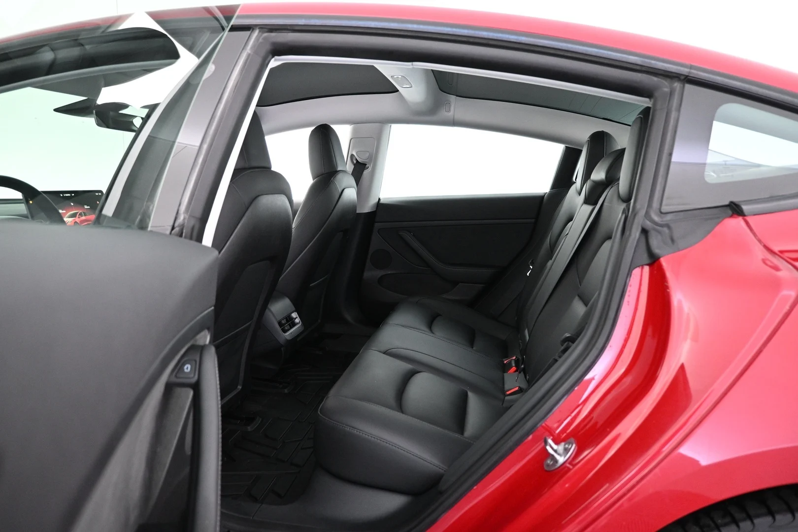 Car Image - 2c3A2yztsy4cCuXi5v33r8