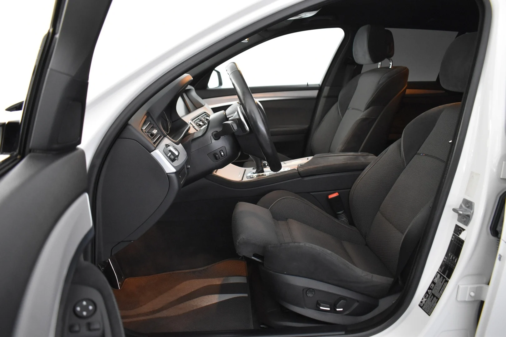 Car Image - 3172T9BsNg4KlSpvFFIU5x