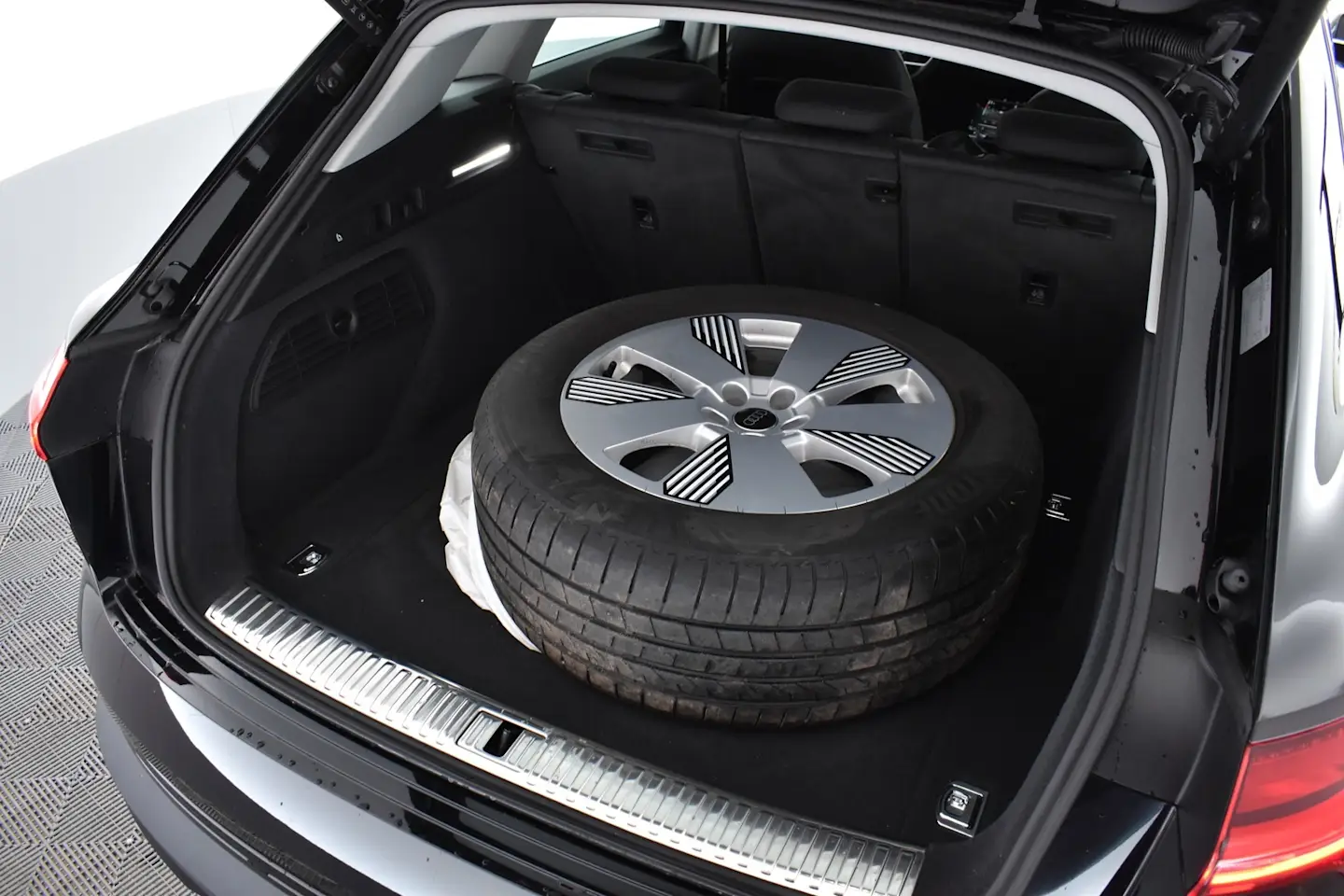 Car Image - q9WrH6Peld5pqYHBlf41l