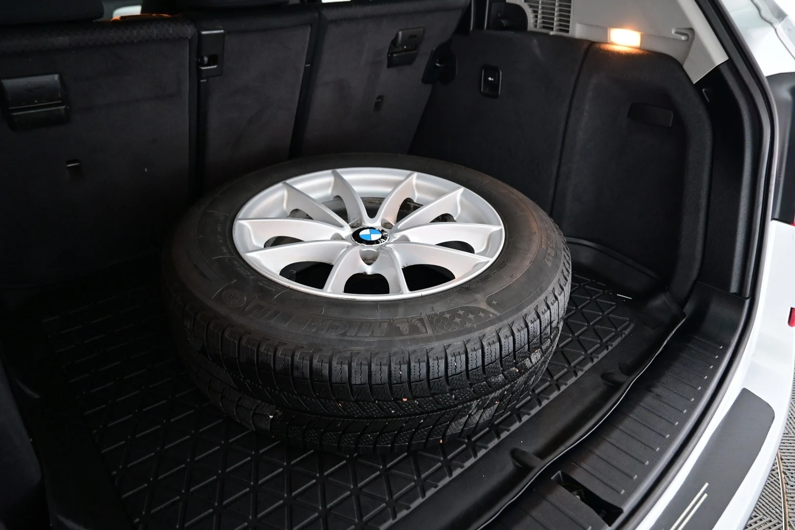 Car Image - 7wnZlGqjLxsXzlH164DRqj