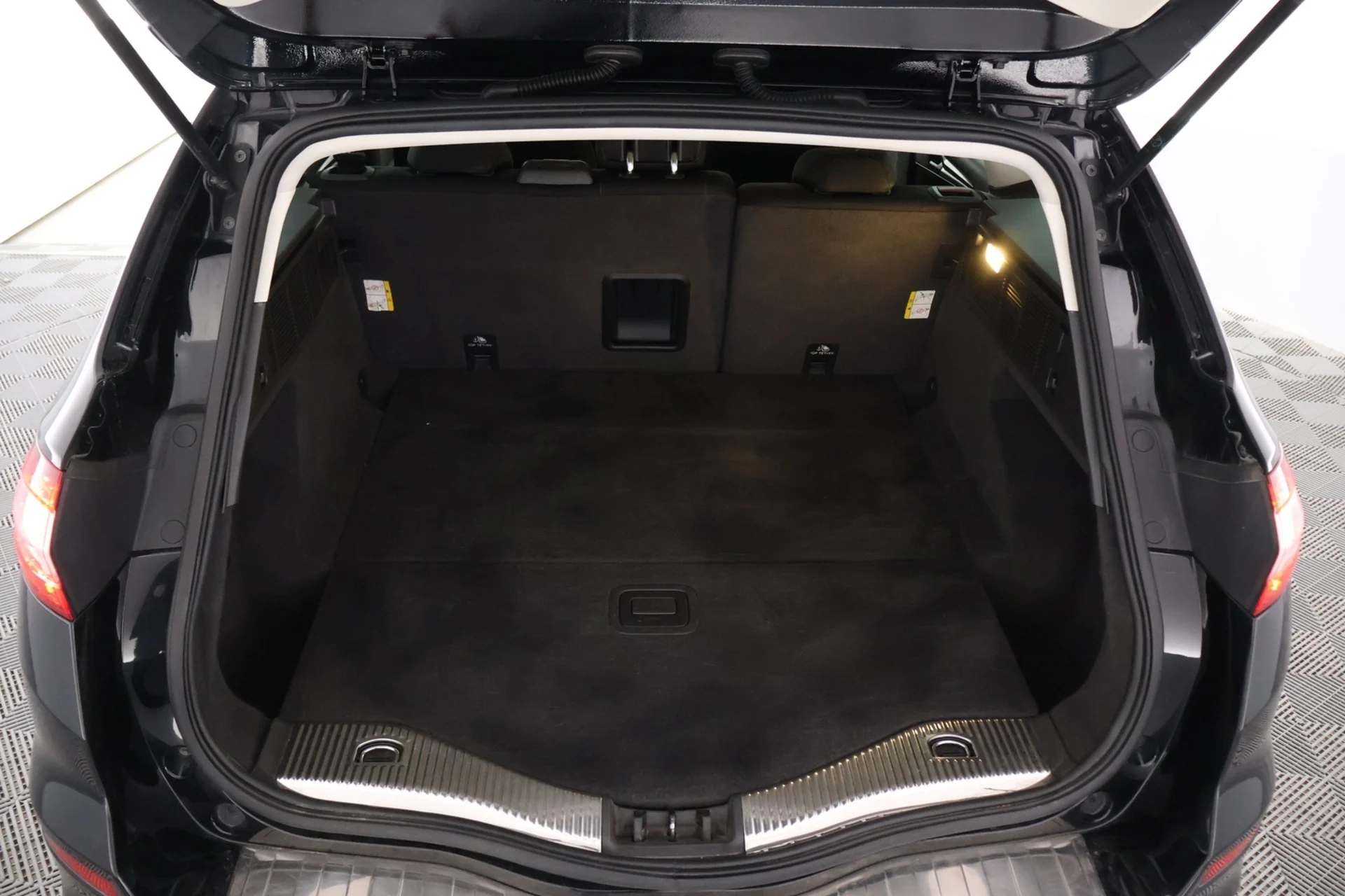 Car Image - C0pD4PJFpZUzNSGT8JbLX