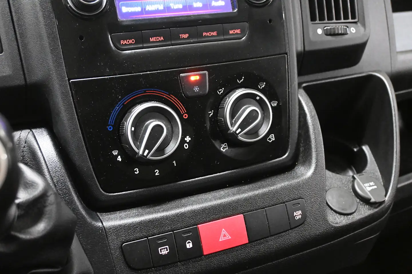 Car Image - 6Dn73sRGvTxfNKcRKL3wSb