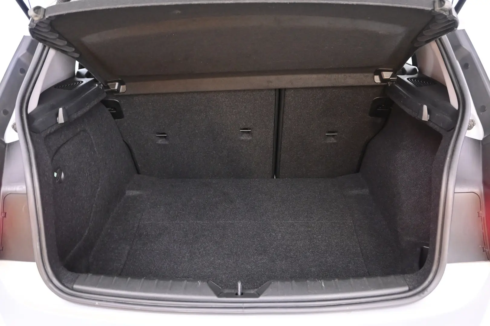 Car Image - 1N43tB7OIDQbtbX0cmvmGb
