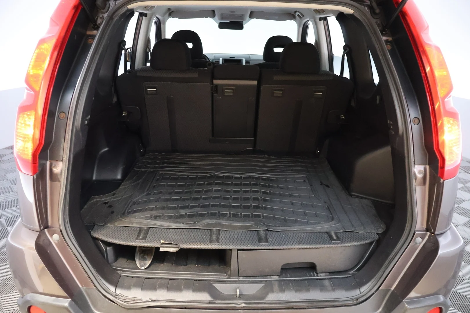 Car Image - 32G49yqg4DR56DivYXUUzN