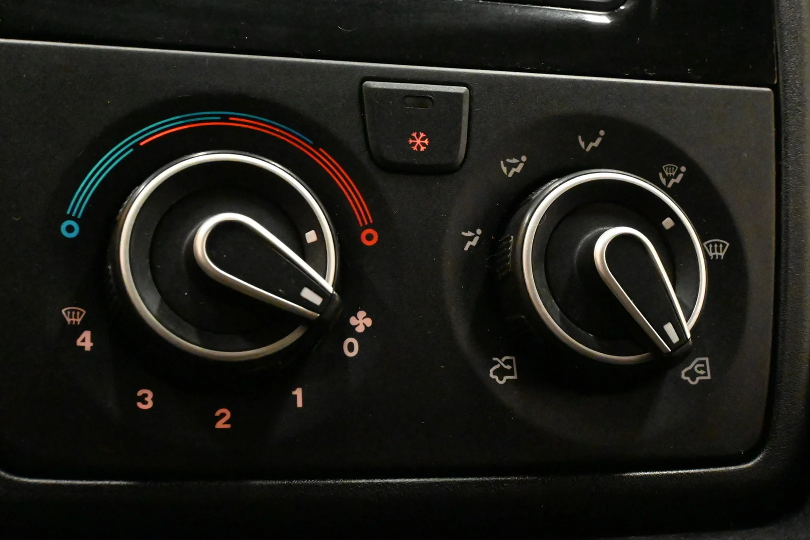 Car Image - r70oq0DdFb3lXrDsV44un