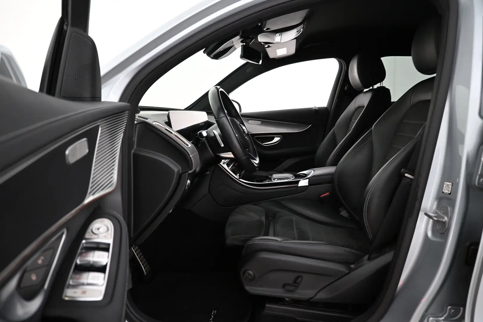 Car Image - UylbAMgni6VPaLYcQJA8q