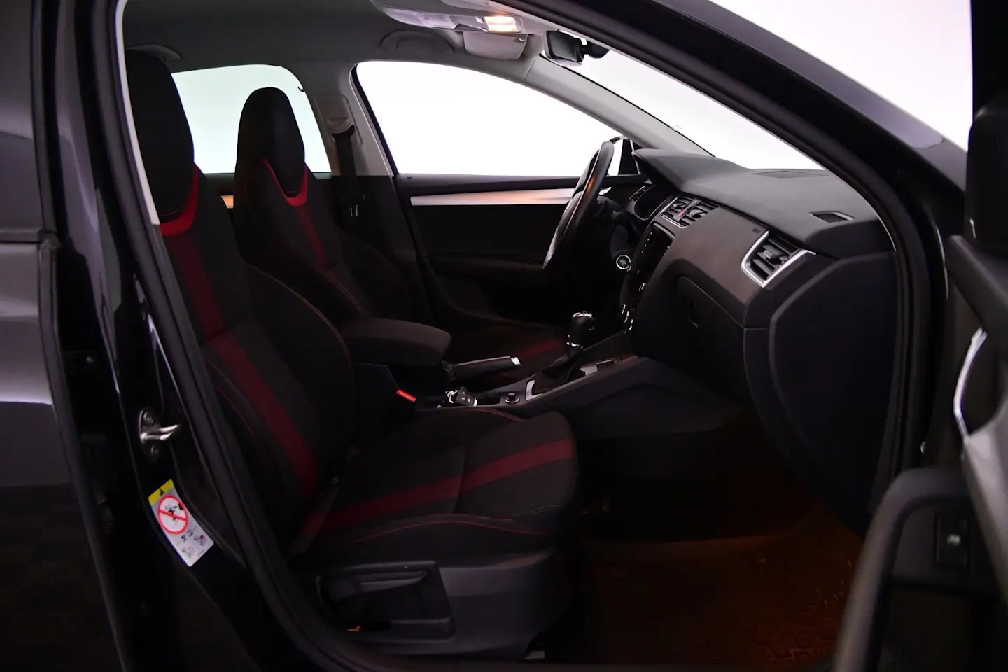Car Image - sdPKxsGzL9kKH438wTOgi