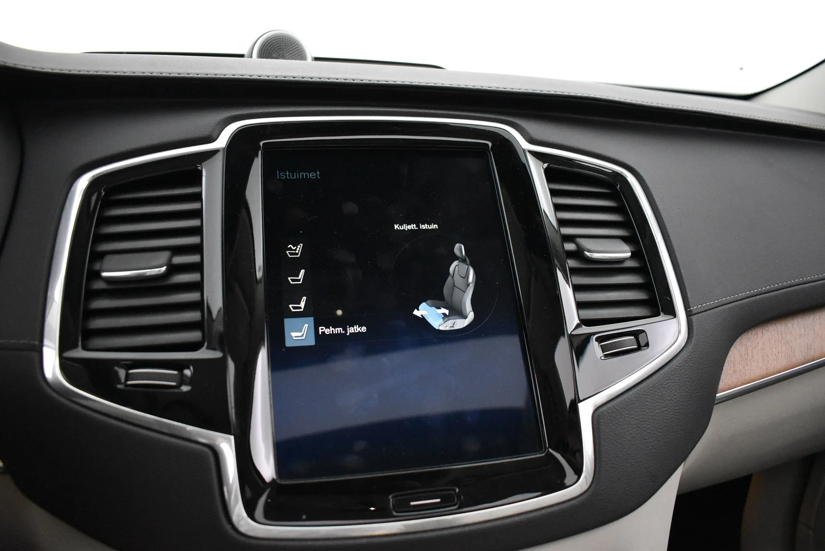 Car Image - gCN4XkbBXqFO25tAgJLjb