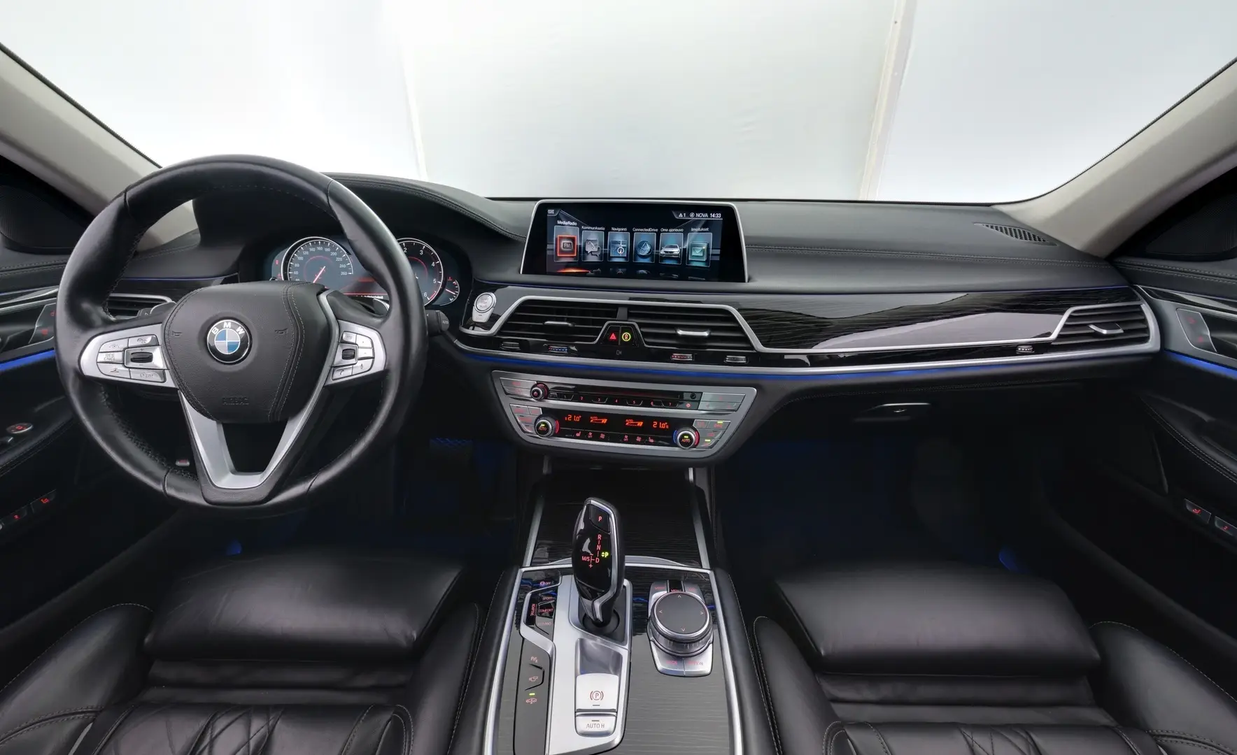 Car Image - 17zDJo2XWR9EPOyQoMeLqJ