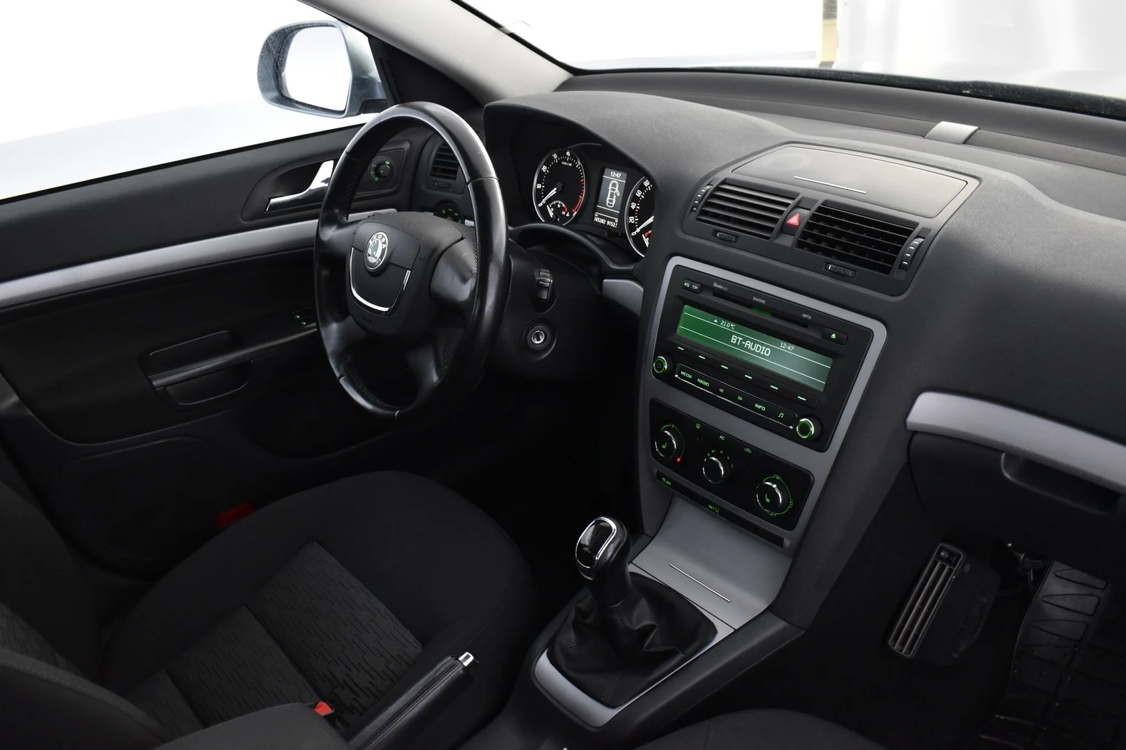 Car Image - 4m2Nz9d7qnbWoeKvVTMYAM