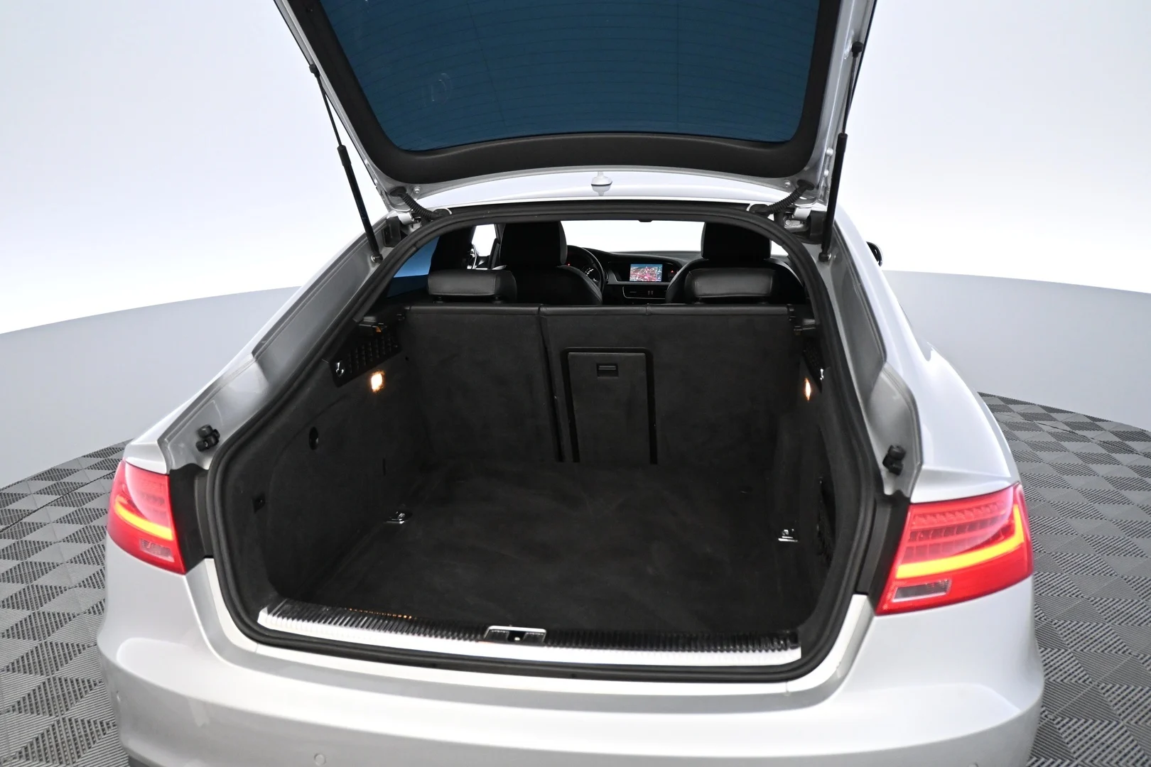Car Image - 2Iix5JqlSdYvA1jj4GKJvF