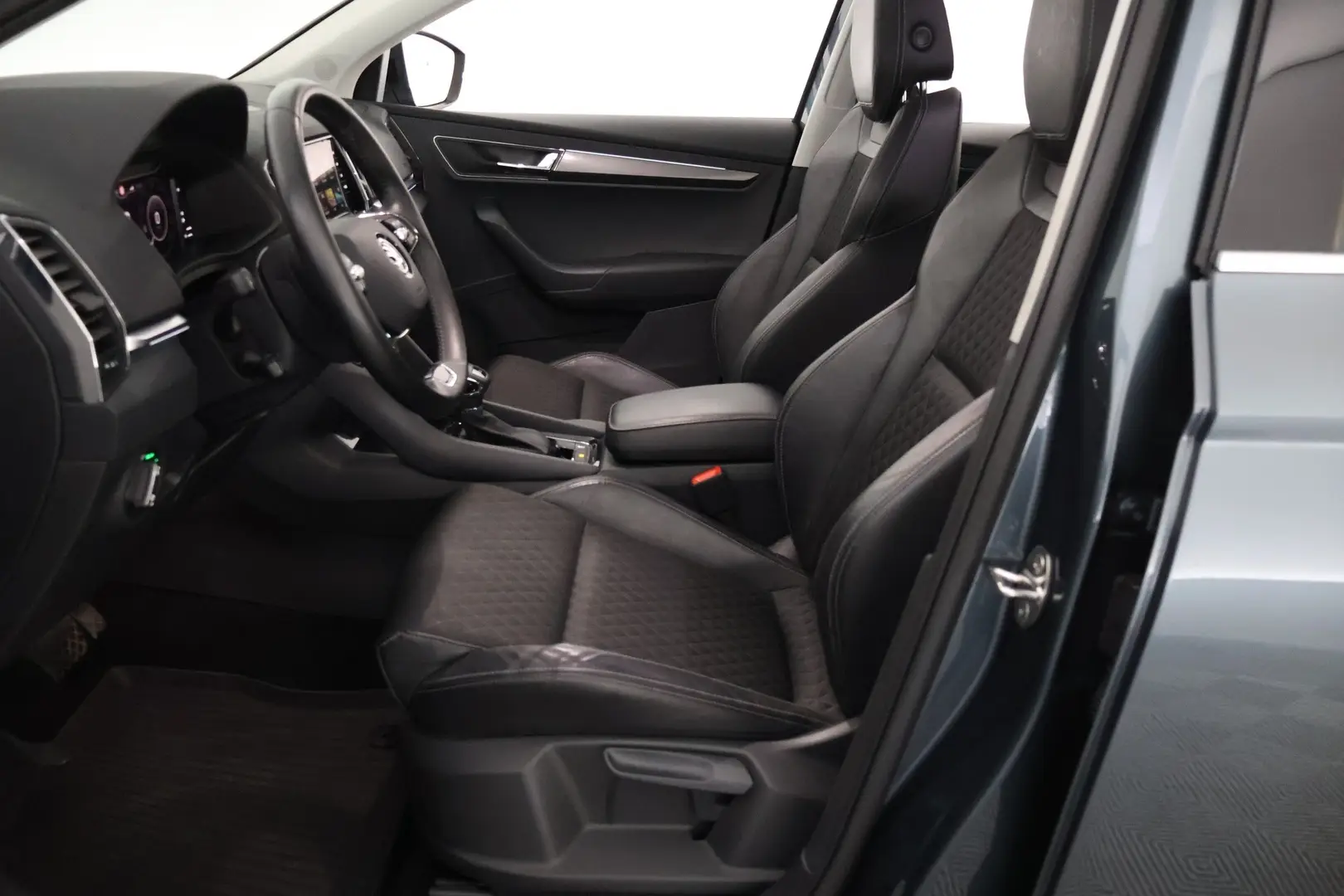 Car Image - 4Go0dQAwKBAvxrYWFR1efm