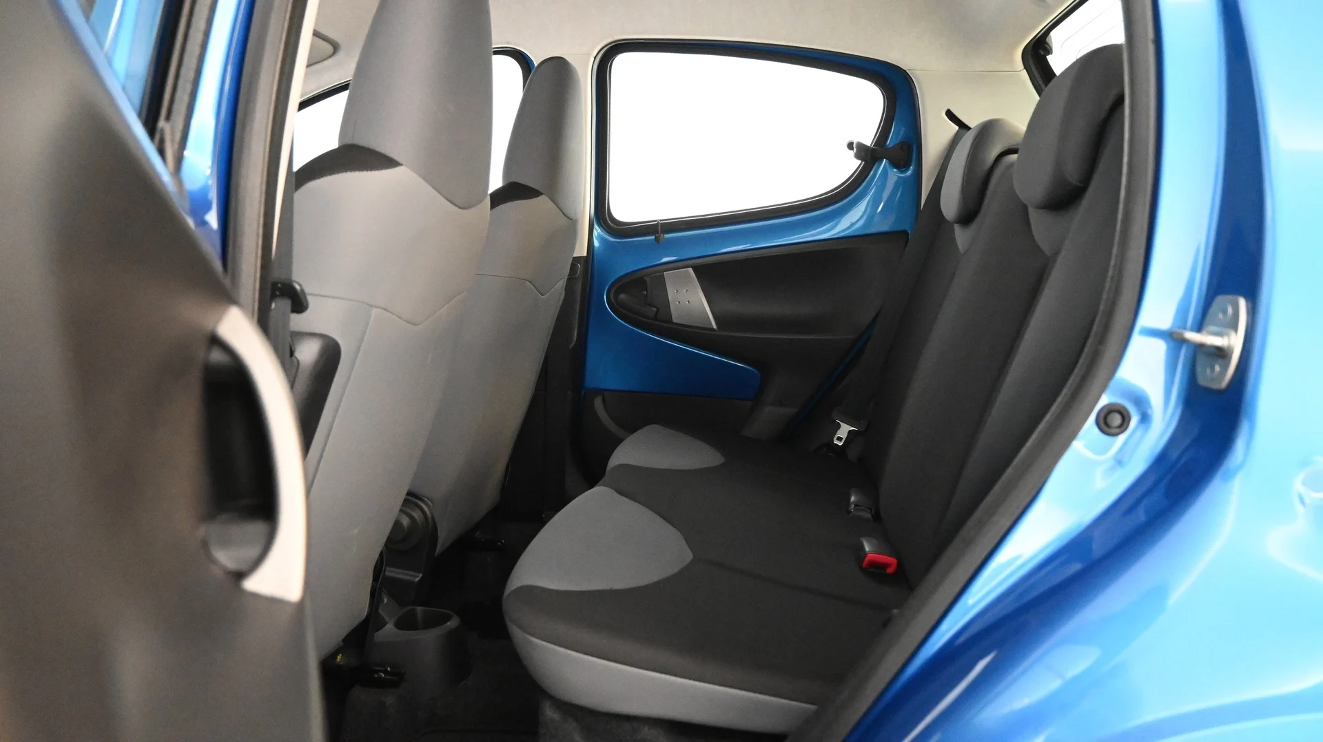Car Image - 3Os20VIJgbL0ULsdQOJFaD