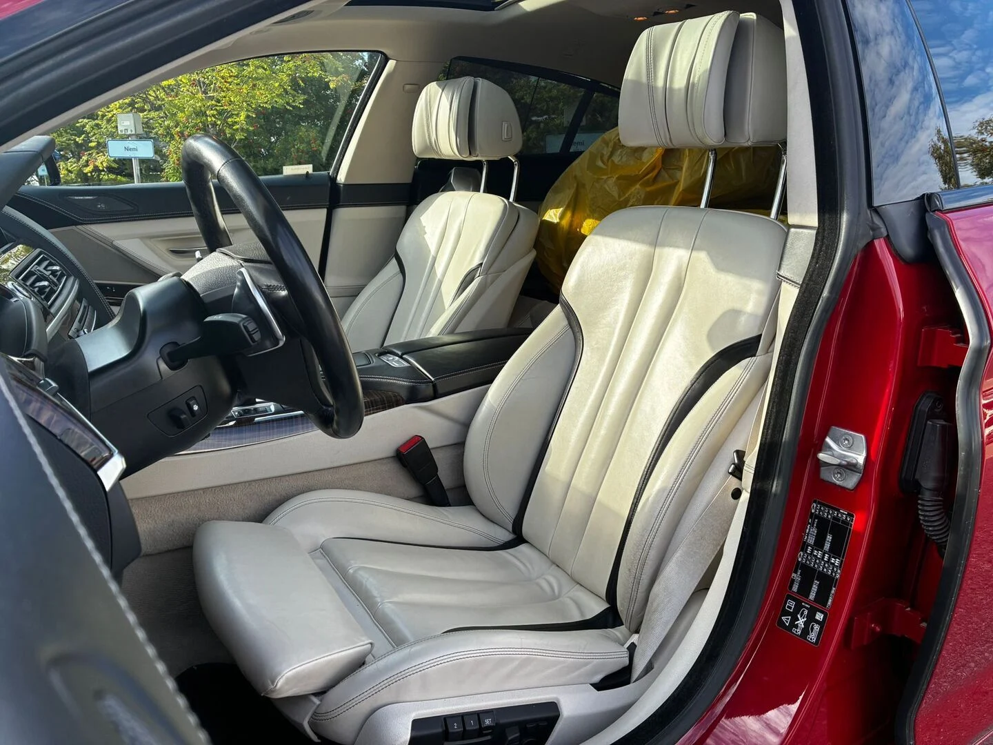 Car Image - 7LdyuK812kDRzoSNNe7OPS