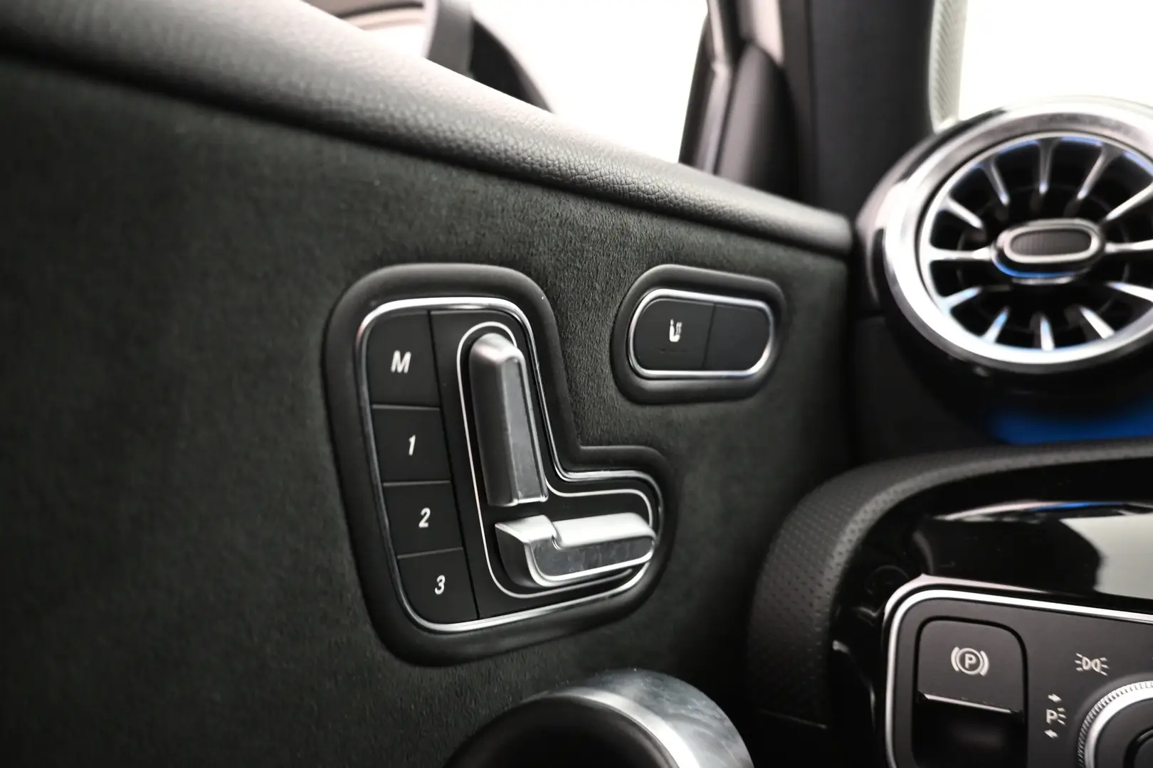 Car Image - 43PQeRfXP39OisKjF8hBln