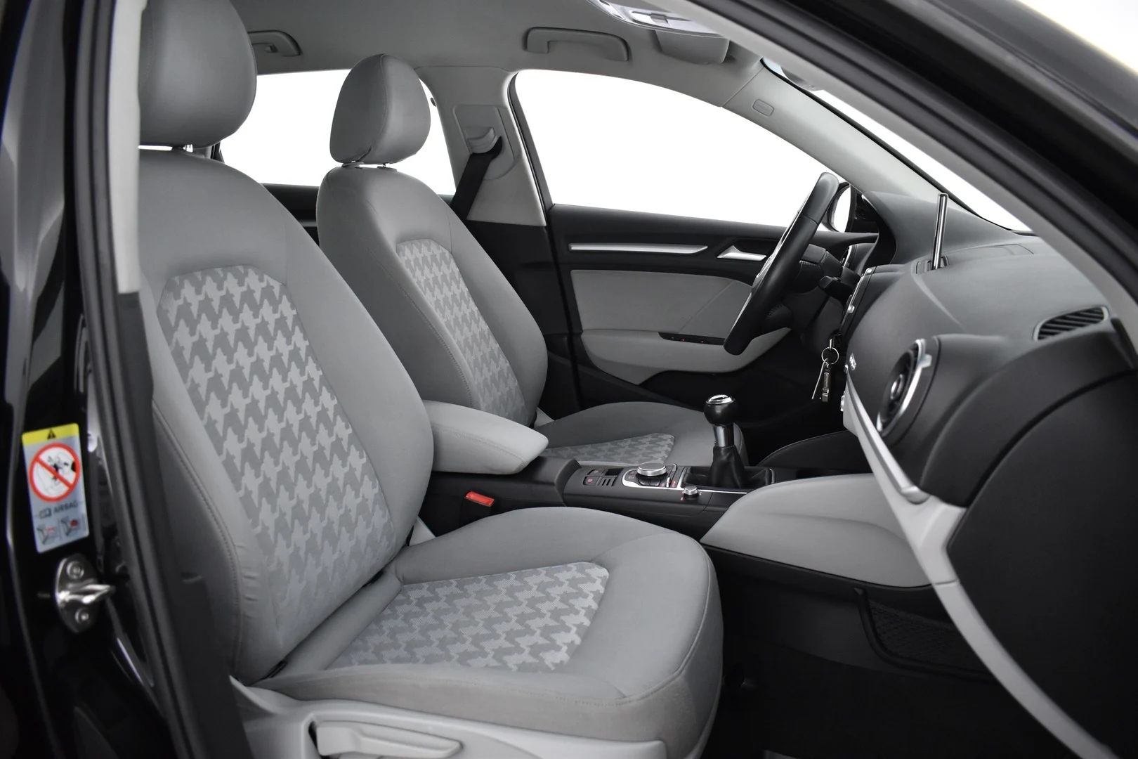 Car Image - 2DwVDjKwmhbReLruJUitrG