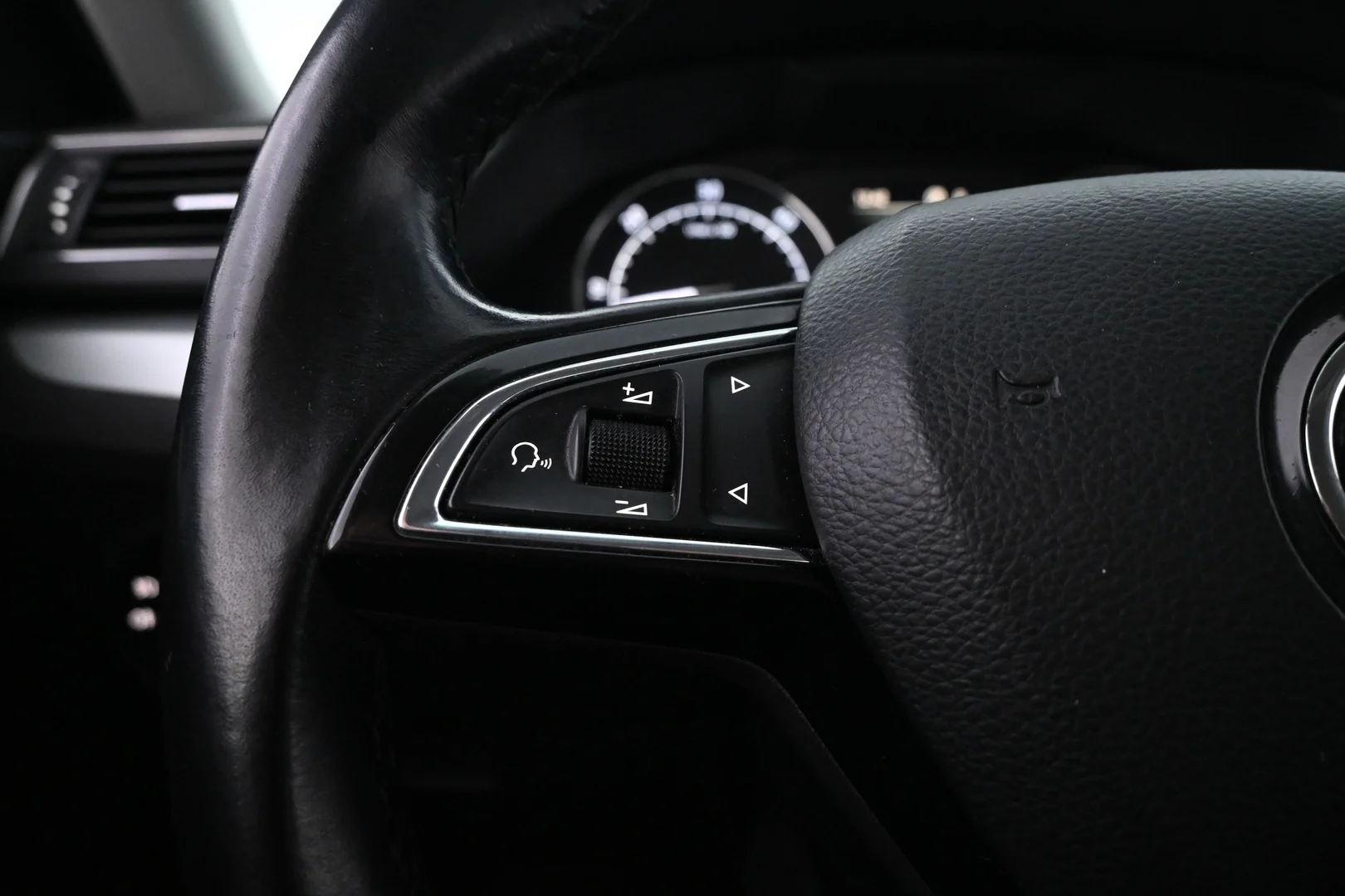 Car Image - jED9IBC5cv4NGFKDLZNA2