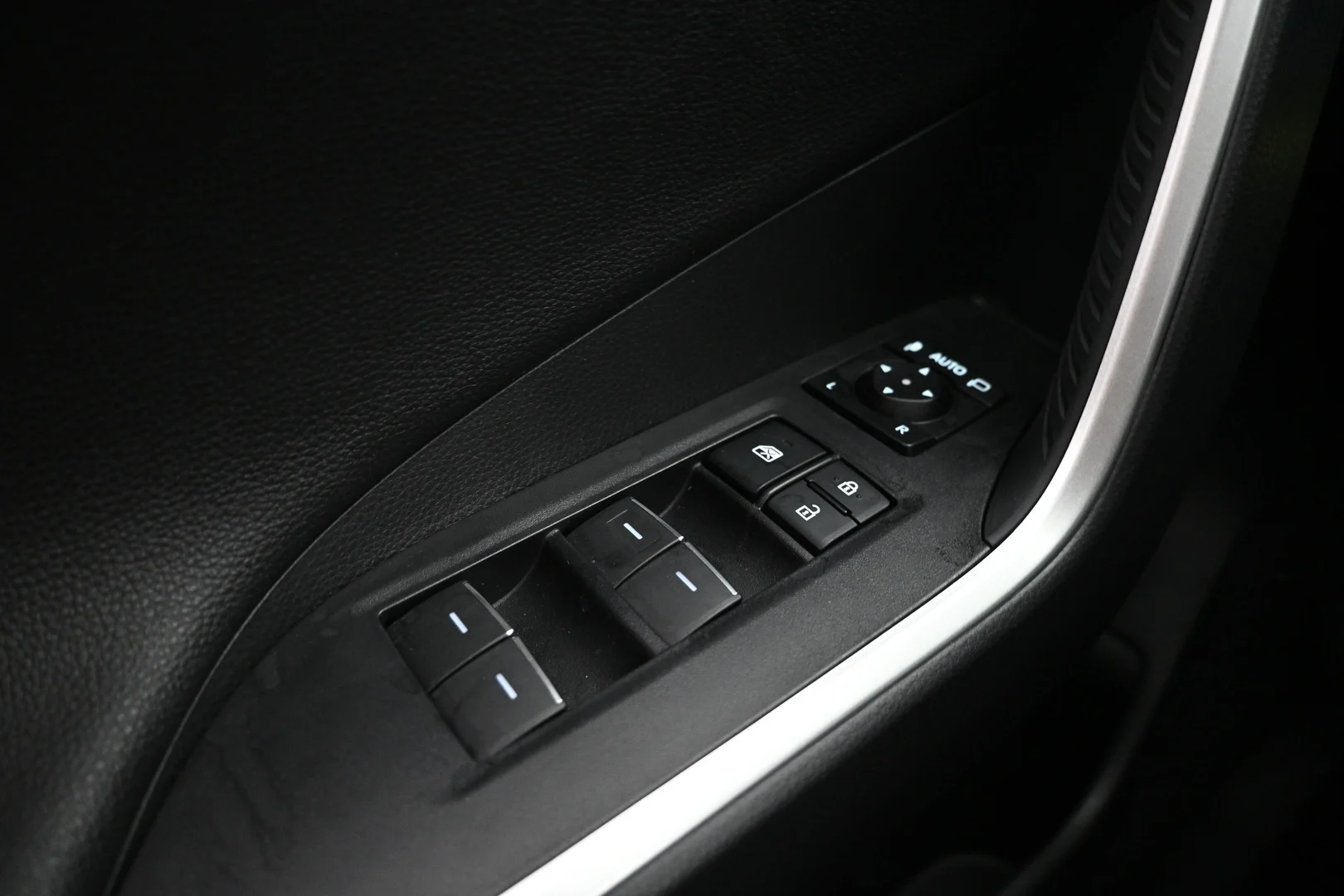 Car Image - 6I3IPIa9EkpTnVoAEVYi0N