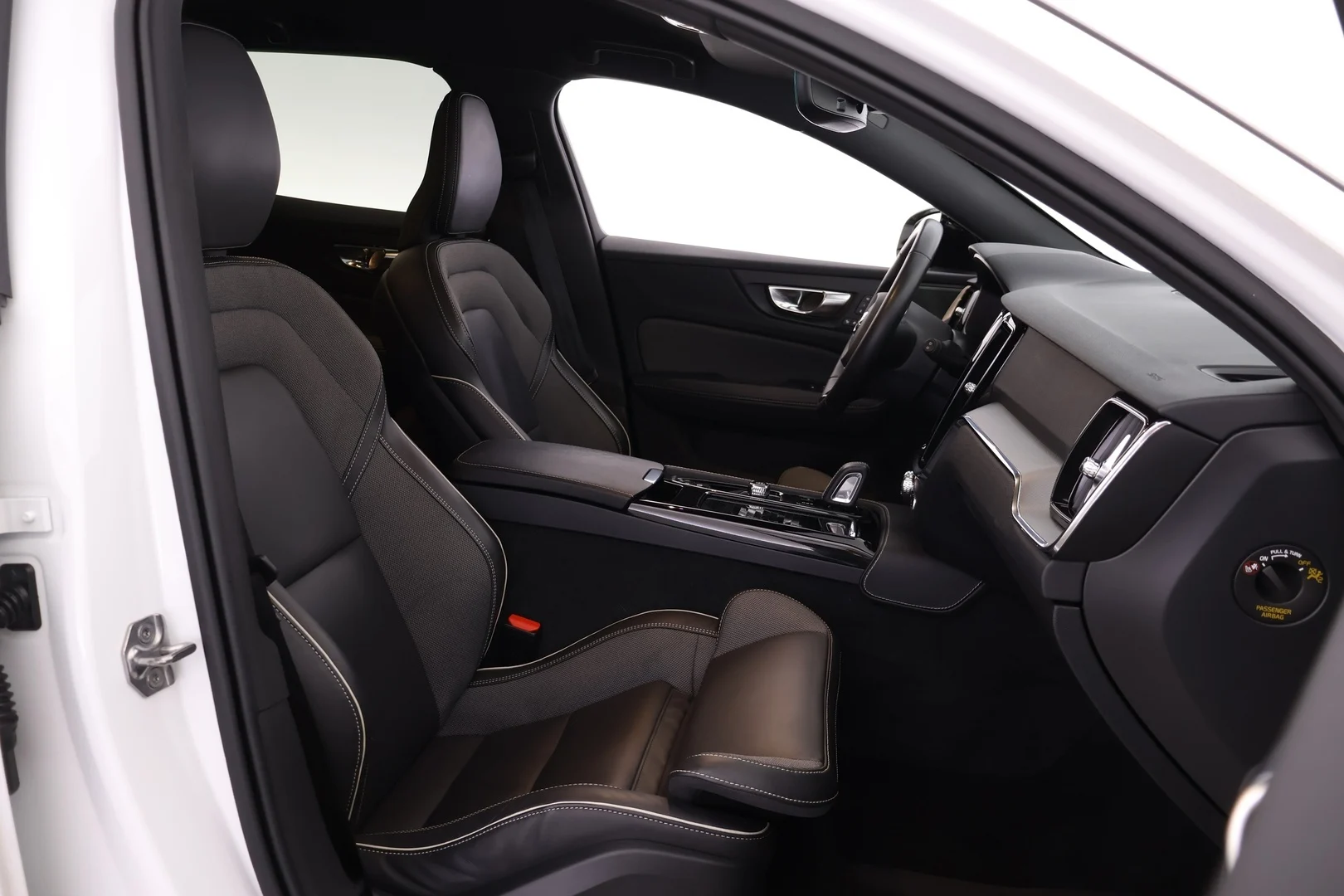 Car Image - 2MdhOvLNvFVDzzhQeGgpZC