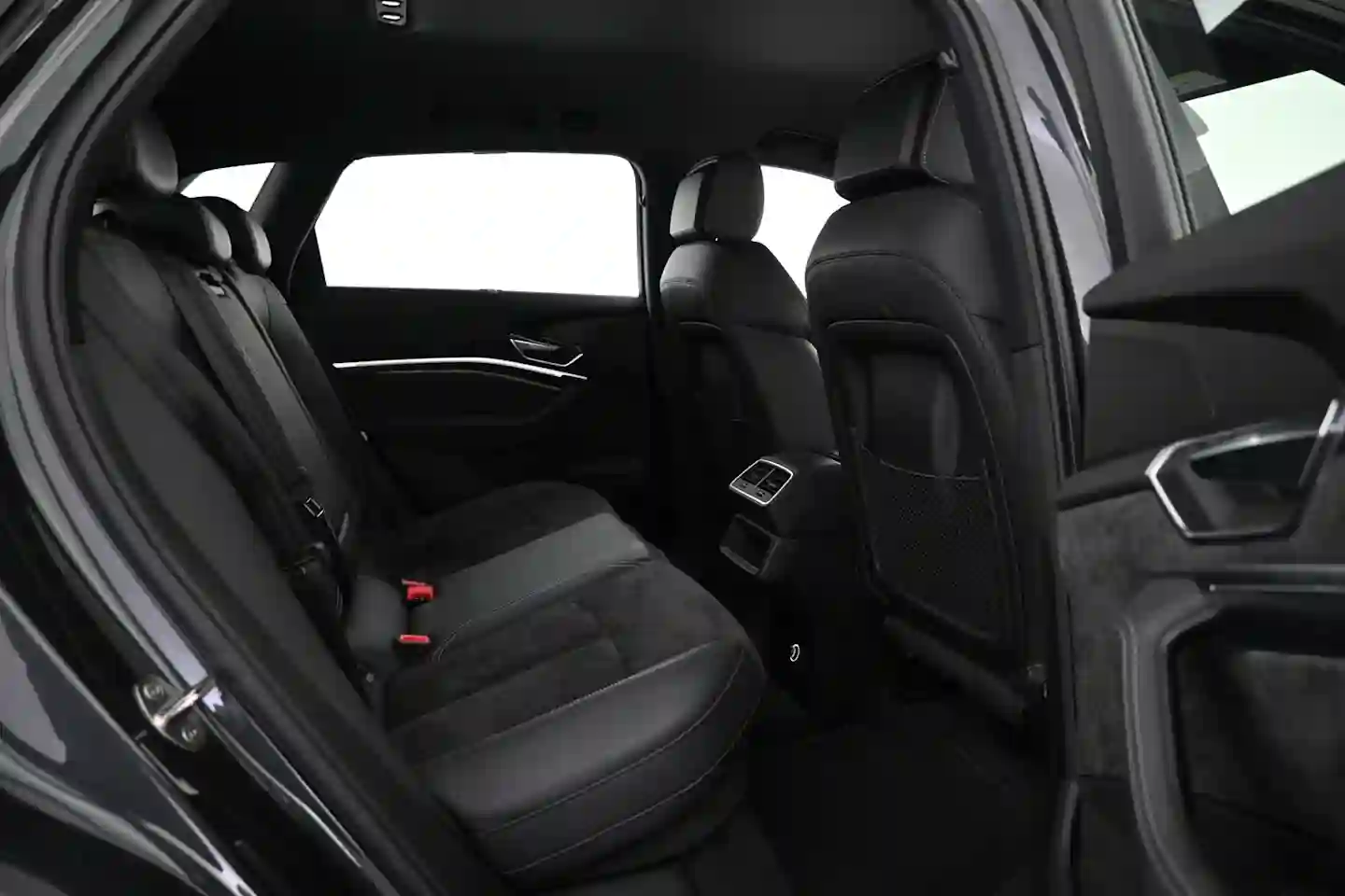 Car Image - 1DVlsTHozufysu1vHwMZIL