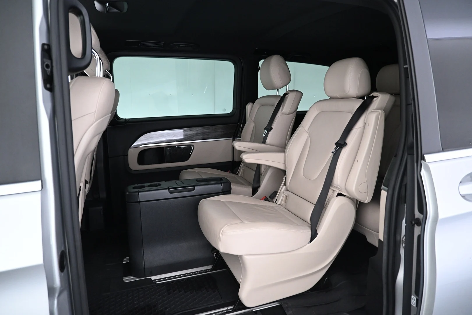 Car Image - 23fm6KtyYLUp9GmmLG37lx