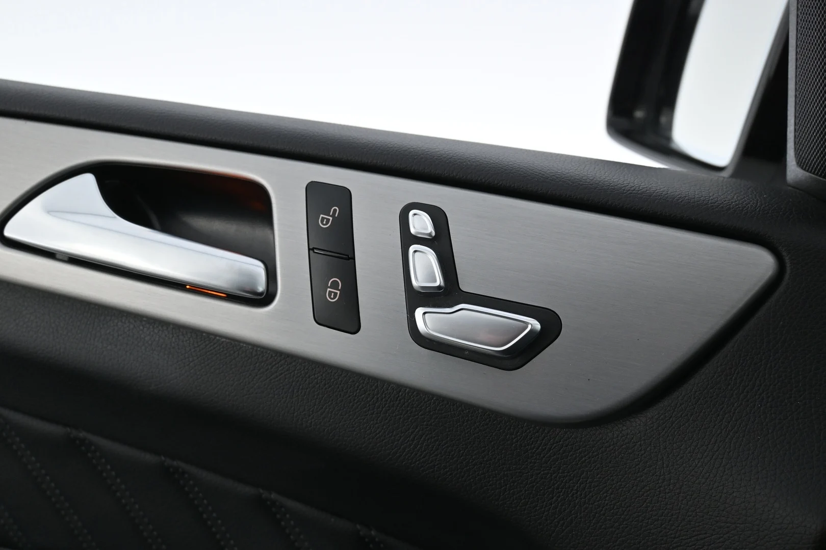 Car Image - 6cDYxjOgWIkX3tE65IFYjb