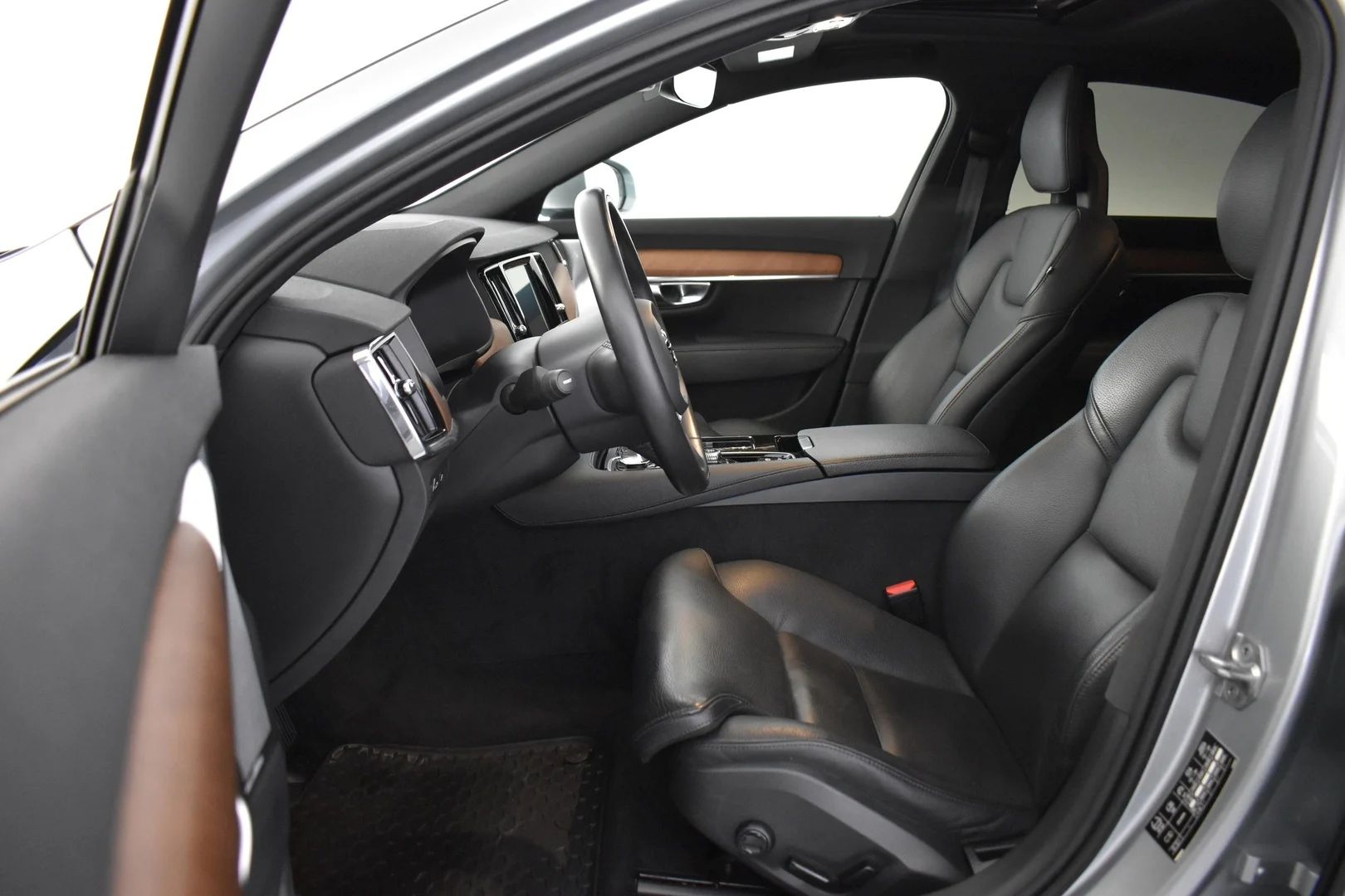 Car Image - LYCpB4ppCbdd3IlqIJheU
